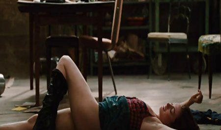 高級英国milfを吸tattooedスタッズが大きな景観を形成し、コック 覆面 クンニ