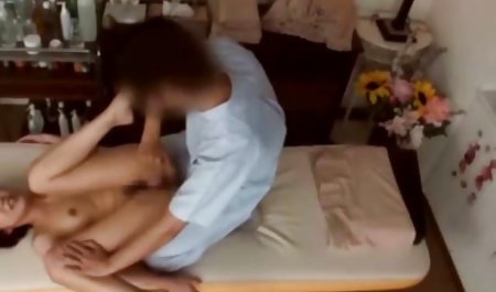 ホBabe待の彼女のCuntを使用した玩具のディルド 美女 クンニ